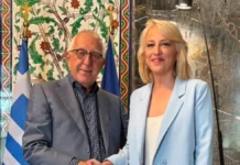 Δούρου στην πρώτη συνάντησή της ως πρόεδρος της ΚΟ του ΣΥΡΙΖΑ με τον Κακλαμάνη: «Θα δώσουμε μάχη απέναντι στην απαξίωση της πολιτικής»