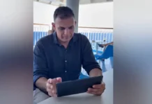 Ο Γιώργος Καραμέρος εντάχθηκε στην ΕΛΑΣ του Αλέξη Τσίπρα και το ανακοίνωσε από πλοίο