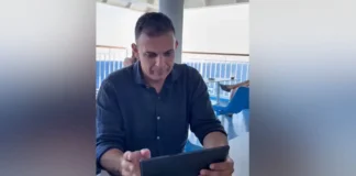 Ο Γιώργος Καραμέρος εντάχθηκε στην ΕΛΑΣ του Αλέξη Τσίπρα και το ανακοίνωσε από πλοίο