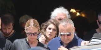 Ο συγκινητικός επικήδειος του γιου του Λορέντζο Καριέρε – «Μου είχες υποσχεθεί ότι θα κακομάθεις τα εγγόνια σου»