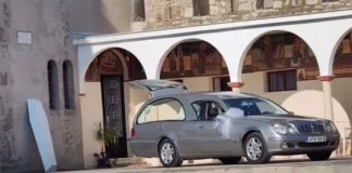 Θρήνος στην κηδεία του 20χρονου Θοδωρή που έπεσε νεκρός από πυρά αστυνομικών