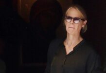 Πλήθος κόσμου στο τελευταίο «αντίο» στον Λορέντζο Καριέρε – Συντετριμμένη η σύζυγός του