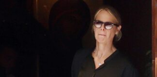 Πλήθος κόσμου στο τελευταίο «αντίο» στον Λορέντζο Καριέρε – Συντετριμμένη η σύζυγός του