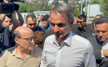 Στο Ιπποκράτειο Θεσσαλονίκης ο Κυριάκος Μητσοτάκης, επισκέπτεται τους τραυματίες της βομβιστικής επίθεσης