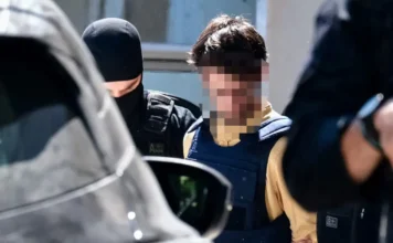 Στην Ευελπίδων για να απολογηθούν οι δύο 42χρονοι συλληφθέντες για την εμπρηστική επίθεση στη Marfin