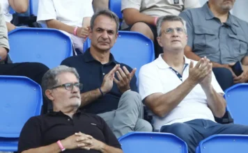 Ο Κυριάκος Μητσοτάκης χειροκρότησε την Μαρία Σάκκαρη (βίντεο)