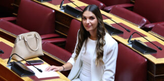 Ορκίστηκε βουλευτής του ΣΥΡΙΖΑ και ανεξαρτητοποιήθηκε αμέσως η Μυρτώ Κοροβέση