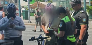 Σαφάρι ελέγχων στα ηλεκτρικά πατίνια: Πολλαπλές παραβάσεις για οδηγούς χωρίς κράνη και υπέρβαση ταχύτητας