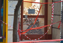 Αναζητείται λύση μέσω Airbnb για τους κατοίκους του κτιρίου που κατέρρευσε στα Πετράλωνα