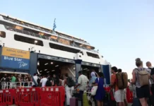 Γεμάτα αναχωρούν τα πλοία με τους αδειούχους του Ιουλίου
