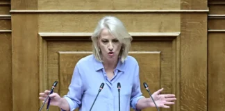 Δούρου σε Μητσοτάκη: «Η 24η Ιουλίου δεν μπορεί να συνυπάρχει με την παρουσία νοσταλγών της δικτατορίας, εκπροσώπων της ακροδεξιάς και αναθεωρητών της Ιστορίας»