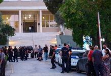 Νεκρή μία 83χρονη στο Σισμανόγλειο νοσοκομείο, δεν συνδέεται με τη φωτιά λέει ο Άδωνις Γεωργιάδης