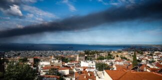 Θωμαΐδης για το τοξικό νέφος στο Ωραιόκαστρο: Παράγονται χιλιάδες τοξικές και καρκινογόνες ουσίες