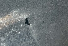 Τρύπα στο νέο οδόστρωμα της οδού Αλεξάνδρας