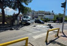 Φορτηγό έχασε τα φρένα του και καρφώθηκε σε βανάκι που προσέκρουσε σε φανάρι