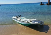 Άκαρπες οι έρευνες για τον εντοπισμό του 69χρονου – Βρέθηκε η βάρκα του που ανετράπη