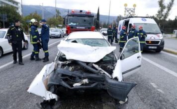 Νεκρός 19χρονος σε σφοδρή σύγκρουση δύο αυτοκινήτων