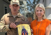 Η Ζέττα Μακρή με τους λιμενικούς της Μαγνησίας