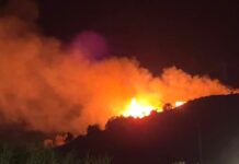 Πρόλαβαν τα χειρότερα στα Αϊβαλιώτικα-Υπό έλεγχο η φωτιά