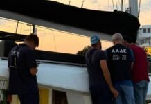 Φοροδιαφυγή για 1 στα 2 τουριστικά σκάφη στη Σαντορίνη εντόπισε η ΑΑΔΕ