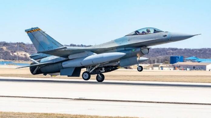 F16