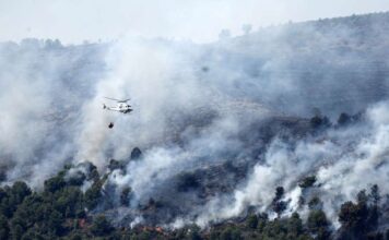 Φωτιά στη Σίβηρη: Ενισχύονται συνεχώς οι πυροσβεστικές δυνάμεις, 16 εναέρια στη μάχη