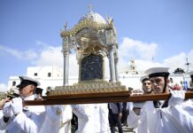 Τήνος: Κορυφώνονται οι εορτασμοί για την Παναγία – Χιλιάδες προσκυνητές στο νησί της Μεγαλόχαρης