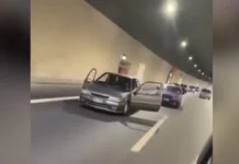 Οδηγούσε με ανοιχτές τις πόρτες του αυτοκινήτου! (βίντεο)