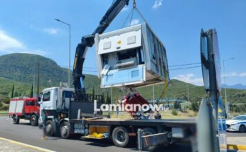 Ατύχημα στη διασταύρωση του Μπράλου: Μεγάλη γεννήτρια έπεσε από φορτηγό
