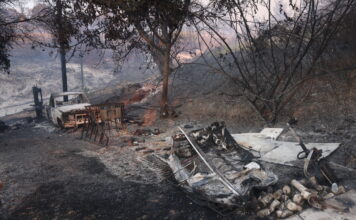 Βελτιωμένη εικόνα από τη φωτιά στη Χαλκιδική – Πάνω από 300 απεγκλωβισμοί διά θαλάσσης