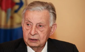 Πέθανε ο Γιάννης Βαρβιτσιώτης, σε ηλικία 93 ετών