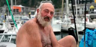 Κατηγορεί τον εαυτό της η σύζυγος του επιχειρηματία που έπεσε από σκάφος: «Δεν γυρίζω πίσω μέχρι να βρεθεί»