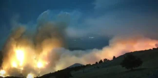 Η φωτιά στη Δυτική Αττική, από την κορυφή του Κιθαιρώνα – Το εντυπωσιακό βίντεο timelapse