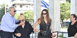 Πλήθος κόσμου στο τελευταίο αντίο στον Λάκη Χαλκιά