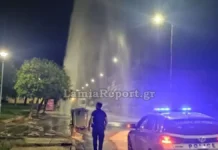 Βαν γκρέμισε πυροσβεστικό κρουνό και δημιούργησε «σιντριβάνι» 8 μέτρων