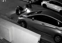 Μηχανή έπεσε σε σταθμευμένο ΙΧ στη Λάρισα και ο αναβάτης της εγκατέλειψε το σημείο (βίντεο)