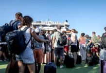 Το αδιαχώρητο στα λιμάνια: Φεύγουν και οι τελευταίοι αδειούχοι του Αυγούστου, πάνω από 80.000 αναχωρήσεις