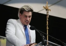 Ο ακροδεξιός Μίλο Γιαννόπουλος κρατείται στη Λουιζιάνα από πράκτορες της ICE μέχρι να απελαθεί