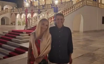 Γιώργος Μυλωνάκης και Τίνα Μεσσαροπούλου στην Παναγία της Τήνου: «Όπου κι αν βρισκόμαστε θα Την τιμάμε»