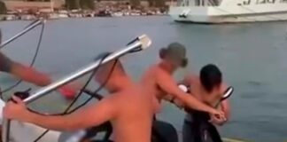 Φόρτωσαν μηχανάκι σε tender και το πήγαν… βόλτα