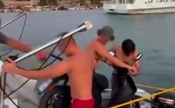 Φόρτωσαν μηχανάκι σε tender και το πήγαν… βόλτα