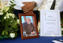 Κηδεία Στέλιου Ράμφου: Τελευταίο αντίο στον μεγάλο Έλληνα στοχαστή και συγγραφέα