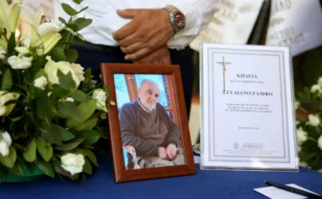 Κηδεία Στέλιου Ράμφου: Τελευταίο αντίο στον μεγάλο Έλληνα στοχαστή και συγγραφέα