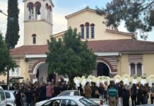 Ράγισαν καρδιές στην κηδεία του 14χρονου Κωνσταντίνου (φωτογραφίες)