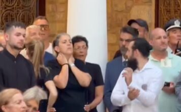 Σπάραξαν οι αδελφές του Γιώργου Μαζωνάκη κατά την άφιξη της σορού του (βίντεο)