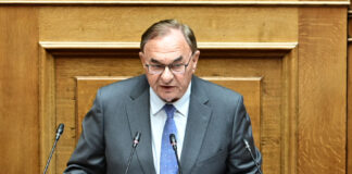 Ο «γαλάζιος» Καλογερόπουλος «αδειάζει» τον Θεοχάρη για τους «κακομοίρηδες» – «Να είναι πιο προσεκτικός»