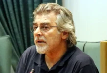 Πέθανε ο Αλέκος Καλύβης