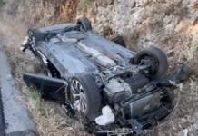 Οικογένεια γυρνούσε από την θάλασσα και βρέθηκε στο χαντάκι (βίντεο)