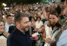 Ο Νίκος Ανδρουλάκης παρακολούθησε την παράσταση «Μήδεια»