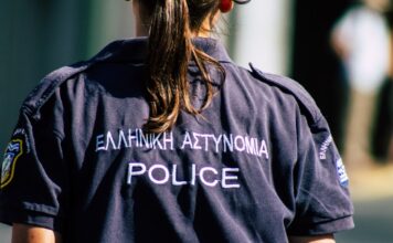 «Δεν θα γράψεις εσύ εμένα»: Επιτέθηκε σε γυναίκες αστυνομικούς όταν πήγαν να του βεβαιώσουν παράβαση